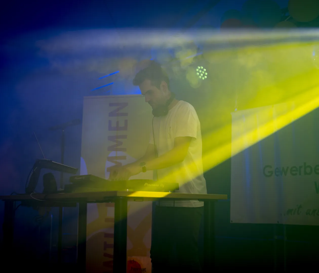 DJ